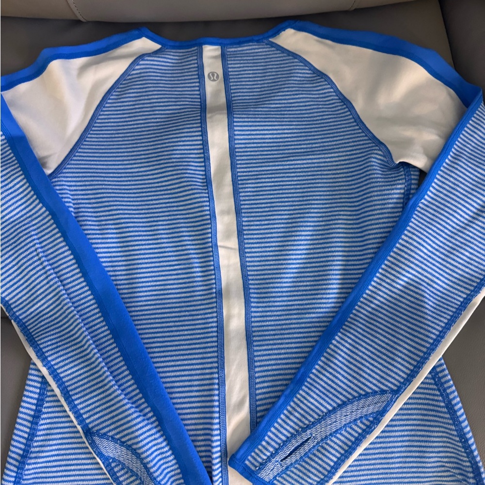 LuluLemon M Blue & White Striped Long Sleeve Top for warm weather thumb sleeve